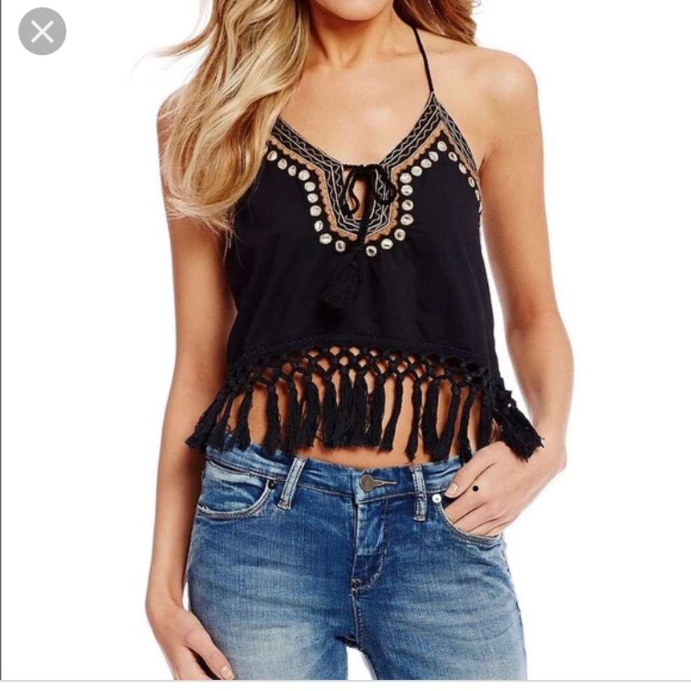 Chelsea & Violet Sleeveless V-neckline top